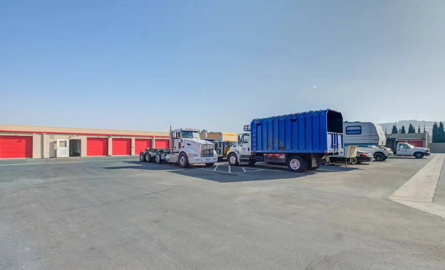 Oversized vehicle storage with drive-up storage units at a self storage facility in City of Industry