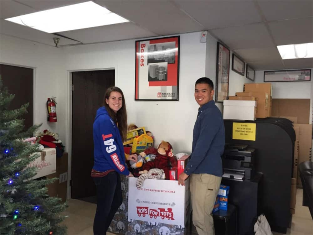 Glendora: Volunteers picking up donations