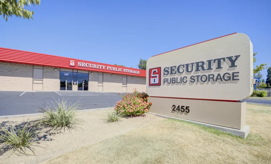 Street view of Security Public Storage on Marks Avenue serving West Fresno