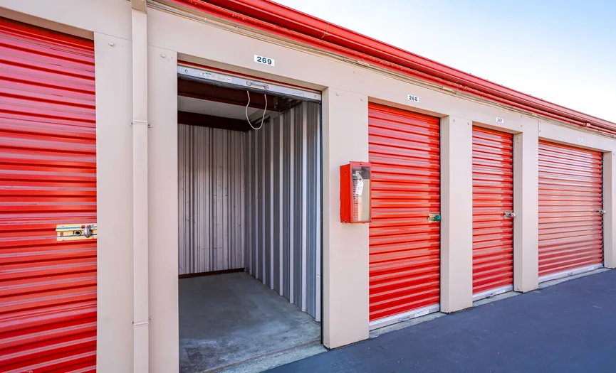 Drive up storage units at Security Public Storage on Stockton Blvd in Sacramento CA serving the Oak Park area