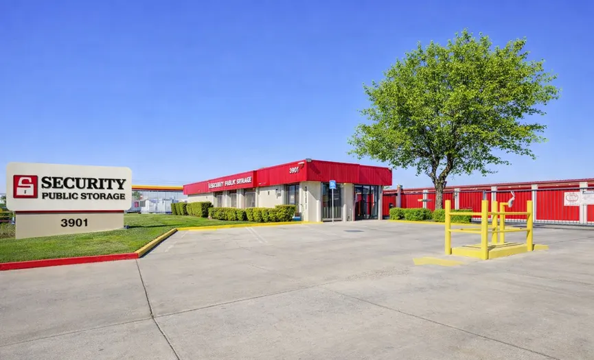 Street view of Security Public Storage located on Fruitridge Rd in Sacramento CA serving the Fruitridge Manor area of South Sacramento