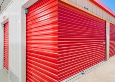 Choosing Between Indoor and Outdoor Storage