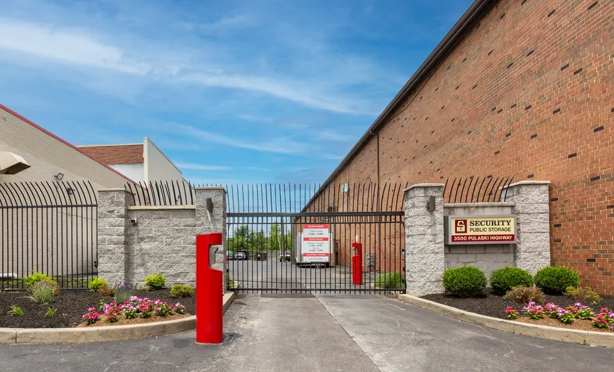 Electronic gate entry providing controlled access to the secure storage facility