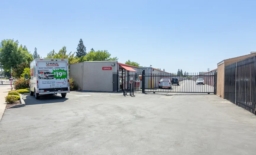 security public storage in fresno on shaw ave