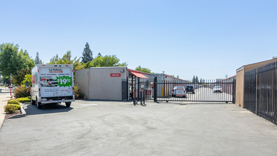 fresno-shaw-ave-gated-storage