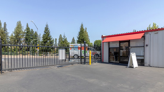 fully-gated-storage-fresno-shaw-ave