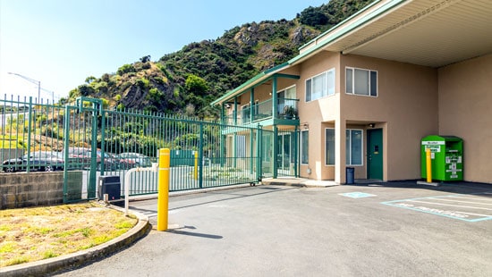 gated-self-storage-daly-city-carter-st