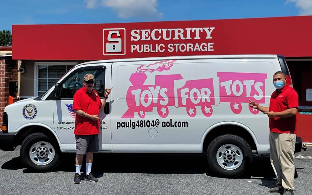 Toys for tots volunteers 2021